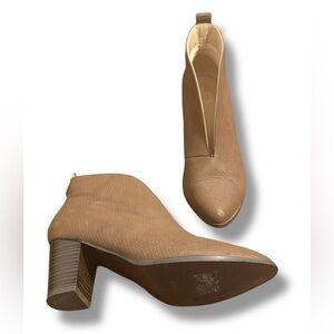 Journee Collection Bellamy Embossed Pointed Toe Booties – Women’s Size 9